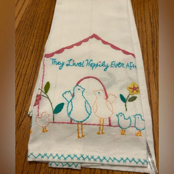 NWT Anthropologie Floral Embroidered Towels - Picture 4 of 10